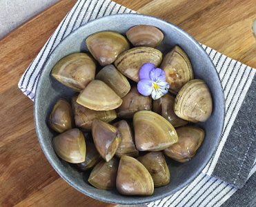 iamge of clams in a bowl